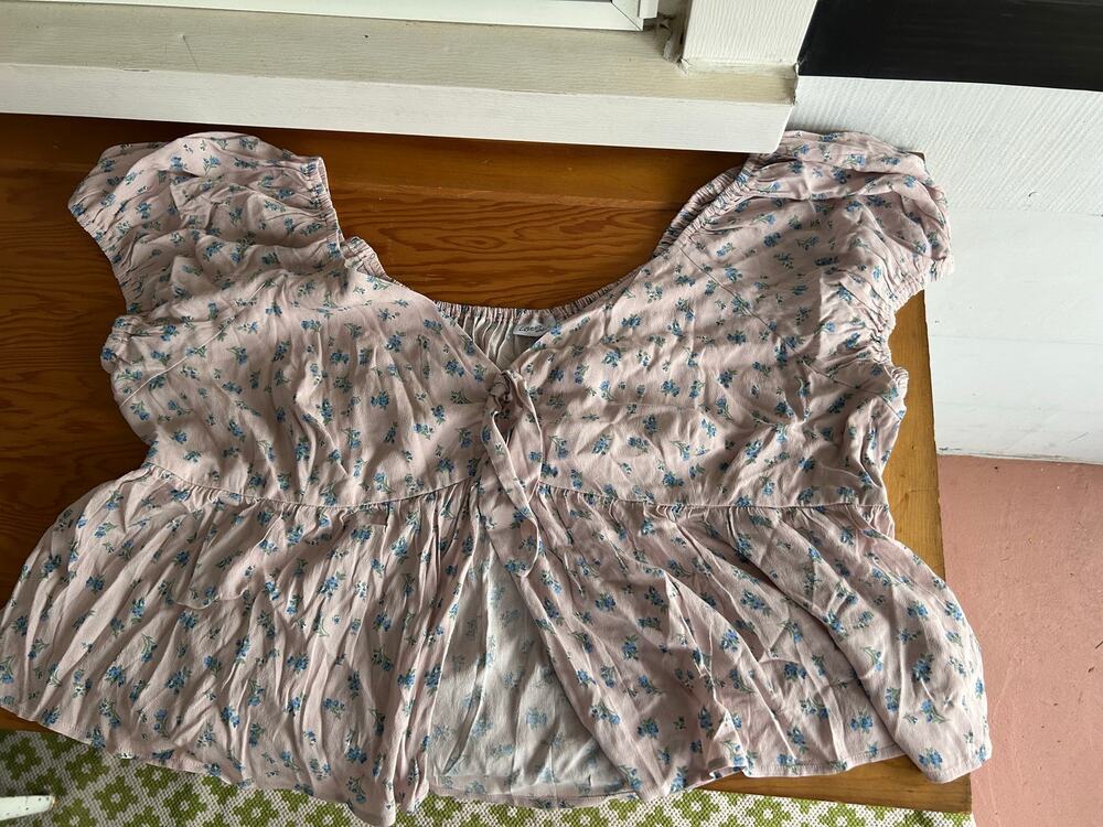 New With Tags Torrid Love Sick 4X / 26 Flowy Split Center Top with Bow Detail